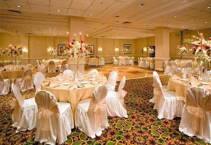 Courtyard By Marriott New York Laguardia Airport Hotel Restoran gambar